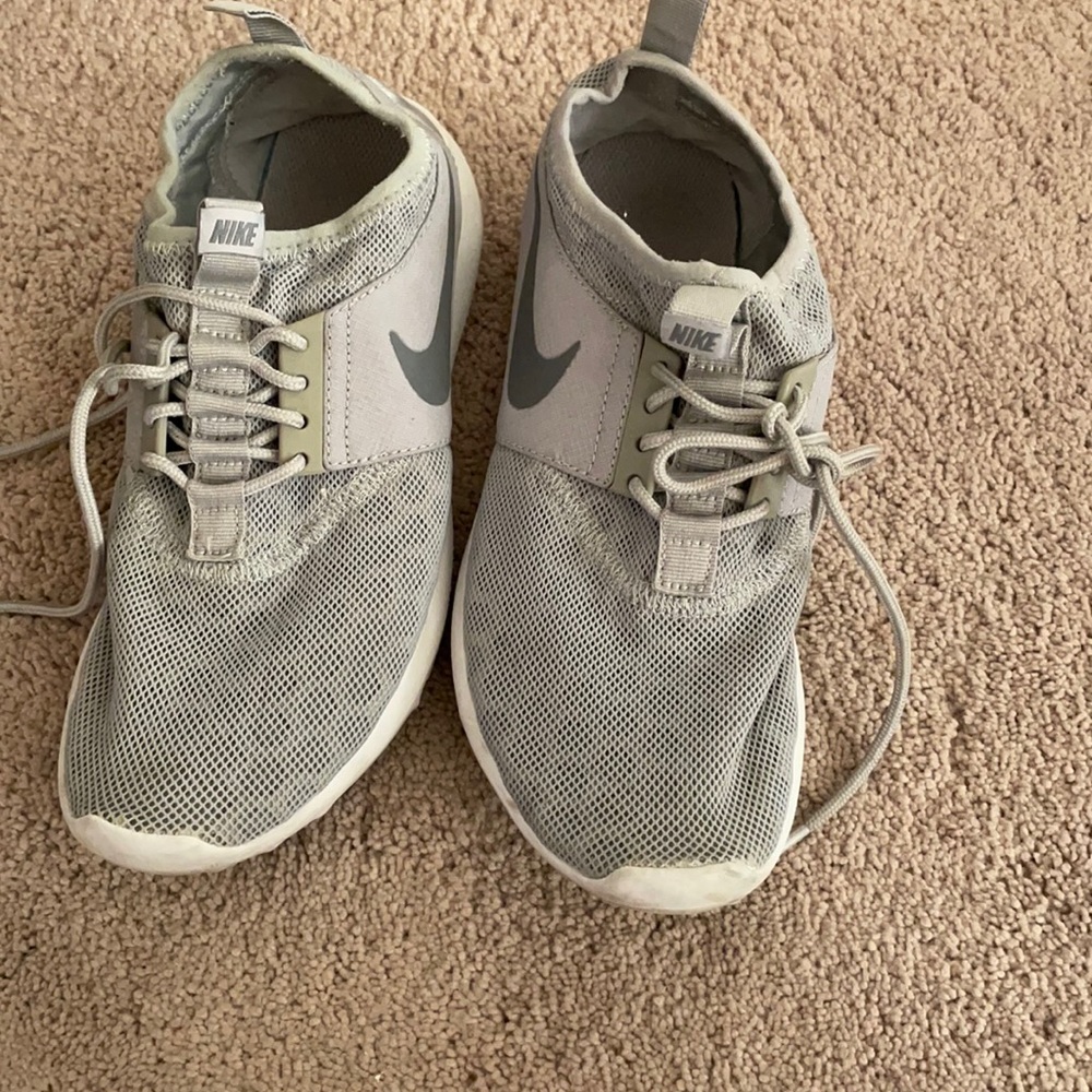 Nike tennis shoes